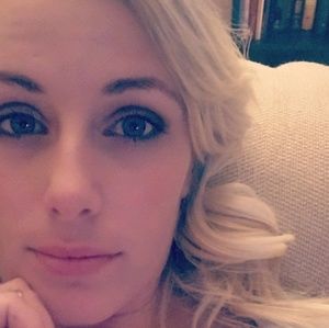 Meet your Posher, Cassandra